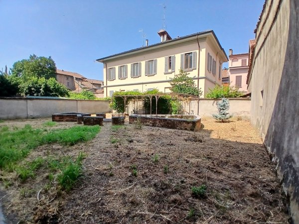 casa semindipendente in vendita a Pavia in zona Centro Città