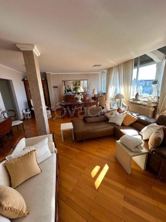 appartamento in vendita a Pavia in zona Centro Città