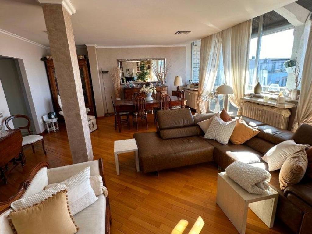 appartamento in vendita a Pavia in zona Centro Città