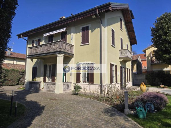 casa indipendente in vendita a Pavia in zona Centro Città