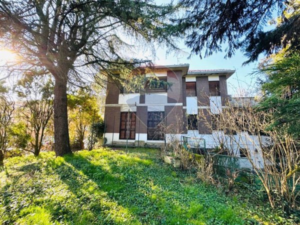 casa indipendente in vendita a Pavia in zona Centro Città