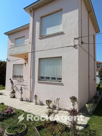 casa indipendente in vendita a Pavia in zona Centro Città