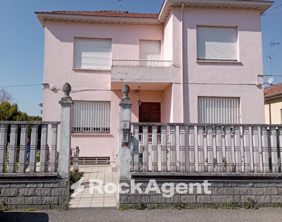 casa indipendente in vendita a Pavia in zona Centro Città