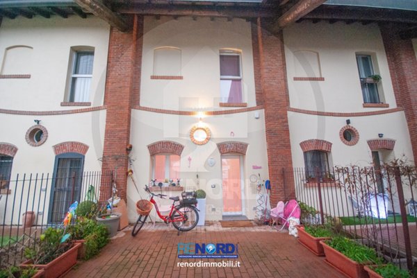 casa semindipendente in vendita a Pavia in zona Fossarmato