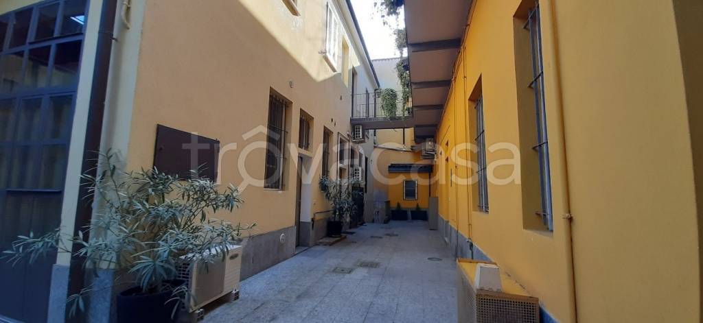 appartamento in vendita a Pavia in zona Centro Città
