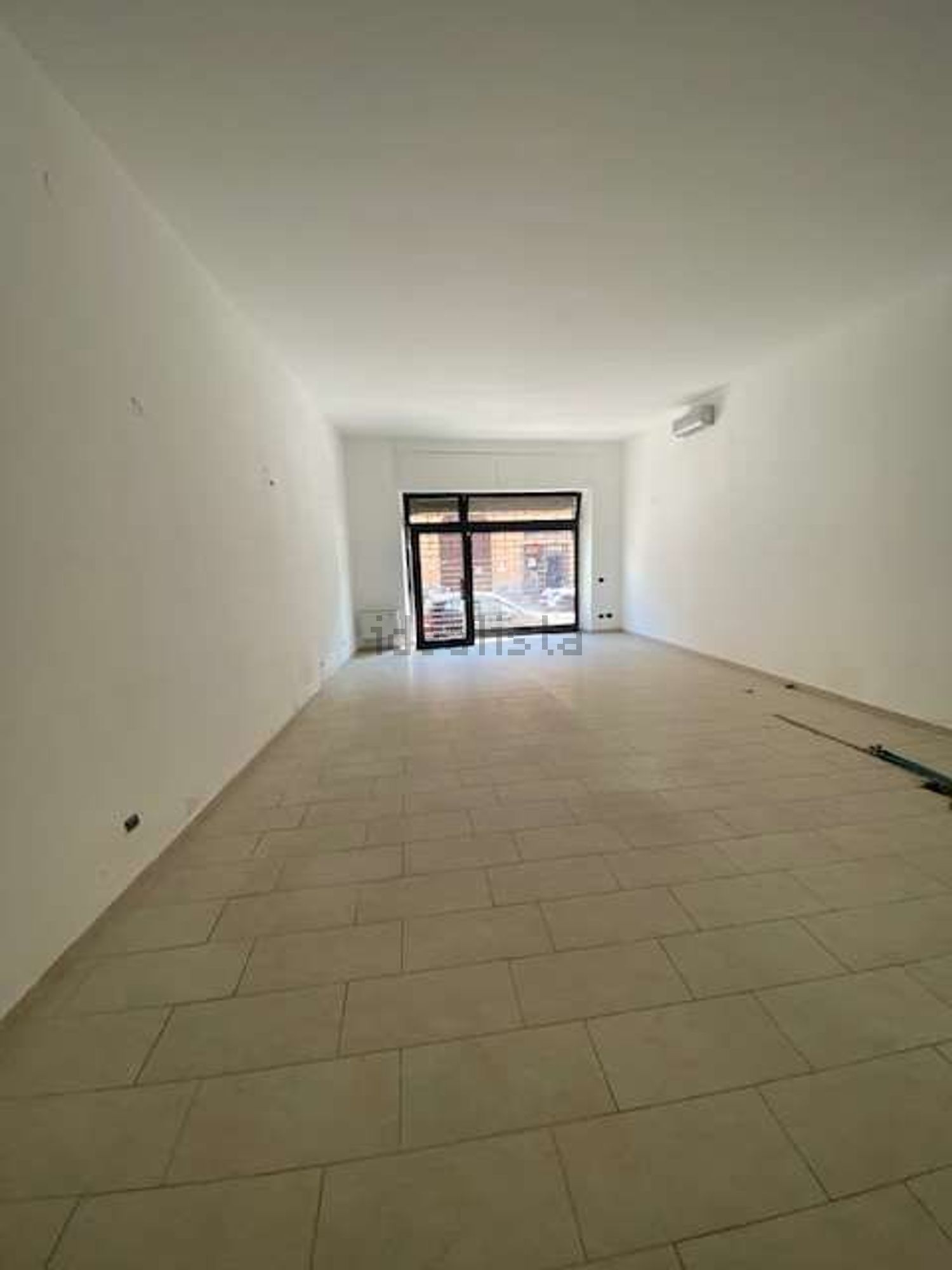 negozio in vendita a Pavia in zona Centro Città