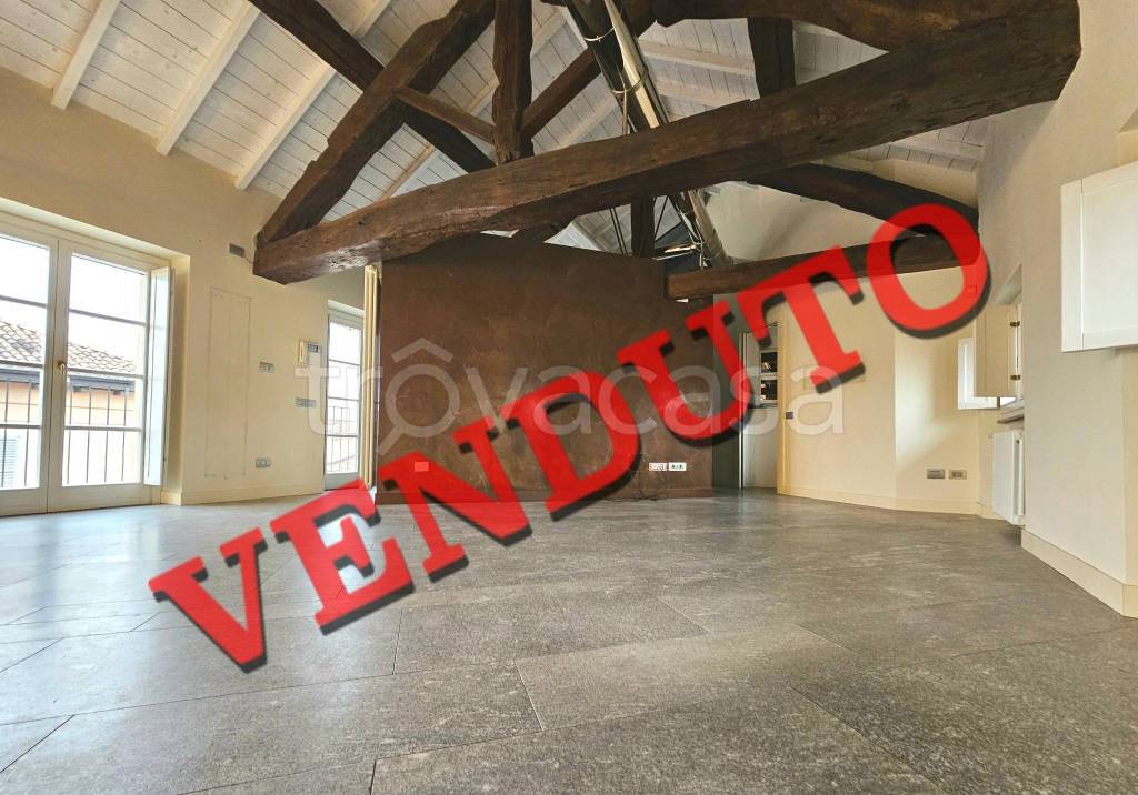 appartamento in vendita a Pavia in zona Centro Città