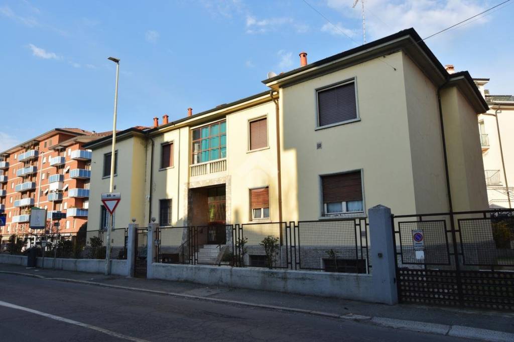 appartamento in vendita a Pavia in zona Città Giardino
