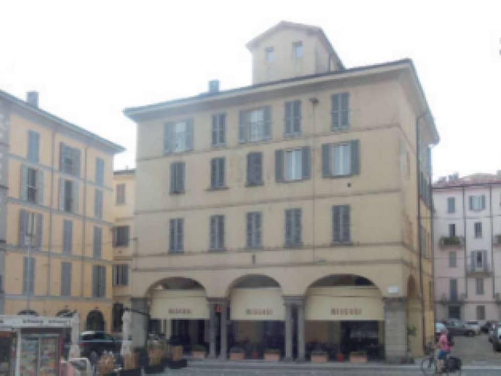 locale commerciale in vendita a Pavia