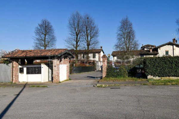 casa indipendente in vendita a Pavia in zona Fossarmato