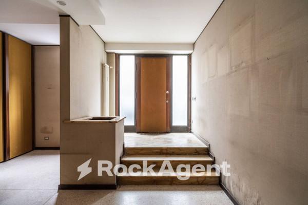 appartamento in vendita a Pavia in zona Centro Città