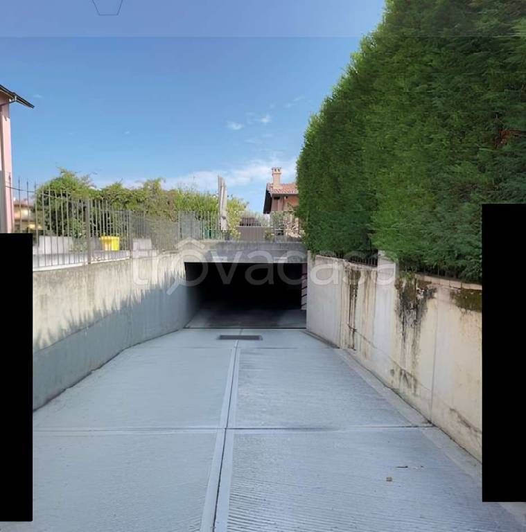 appartamento in vendita a Pavia in zona Fossarmato