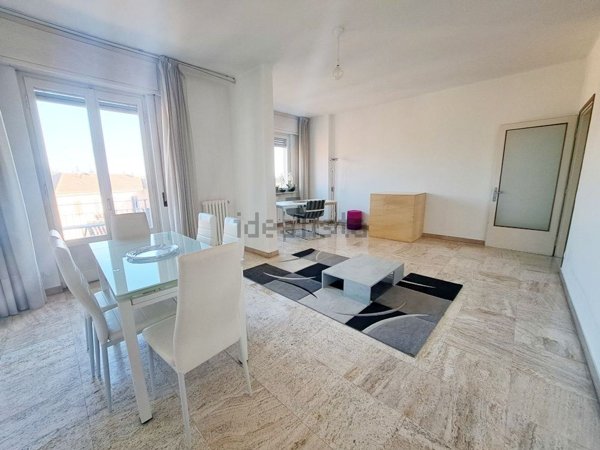 appartamento in vendita a Pavia in zona Centro Città