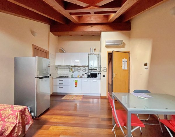 appartamento in vendita a Pavia in zona Chiozzo