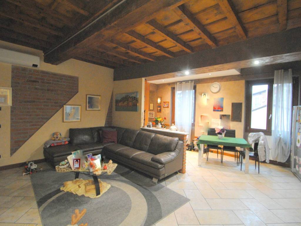 appartamento in vendita a Pavia in zona Centro Città