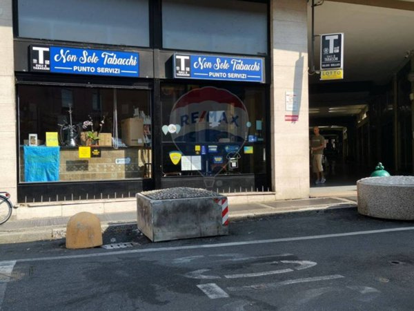 negozio in vendita a Pavia