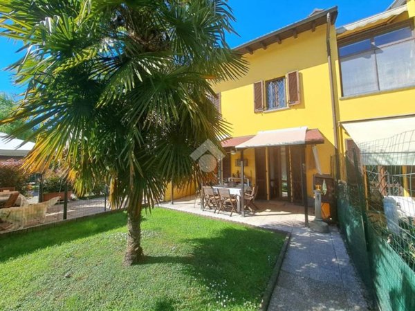 casa indipendente in vendita a Pavia in zona Fossarmato