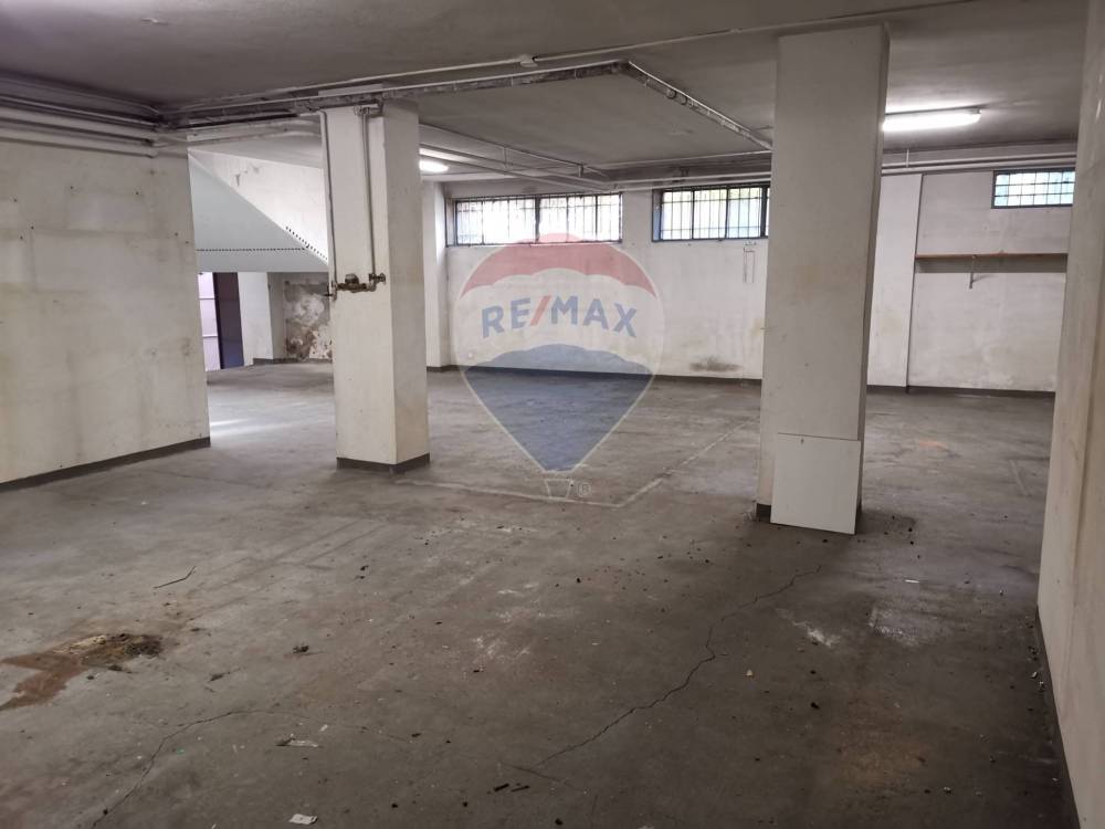 locale di sgombero in vendita a Pavia in zona Centro Città