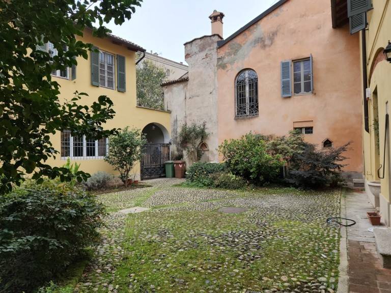 appartamento in vendita a Pavia in zona Centro Città