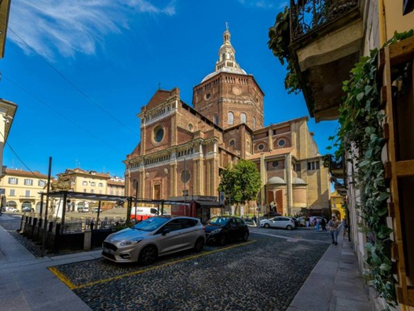 appartamento in vendita a Pavia in zona Centro Città