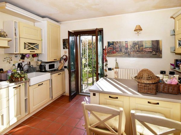 casa indipendente in vendita a Pavia in zona Fossarmato