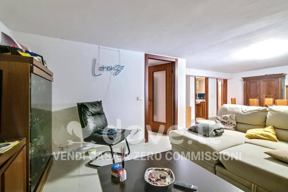 casa indipendente in vendita a Pavia in zona Centro Città