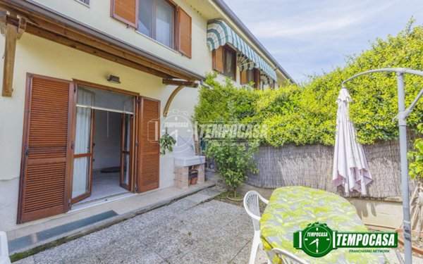 casa indipendente in vendita a Pavia in zona Fossarmato