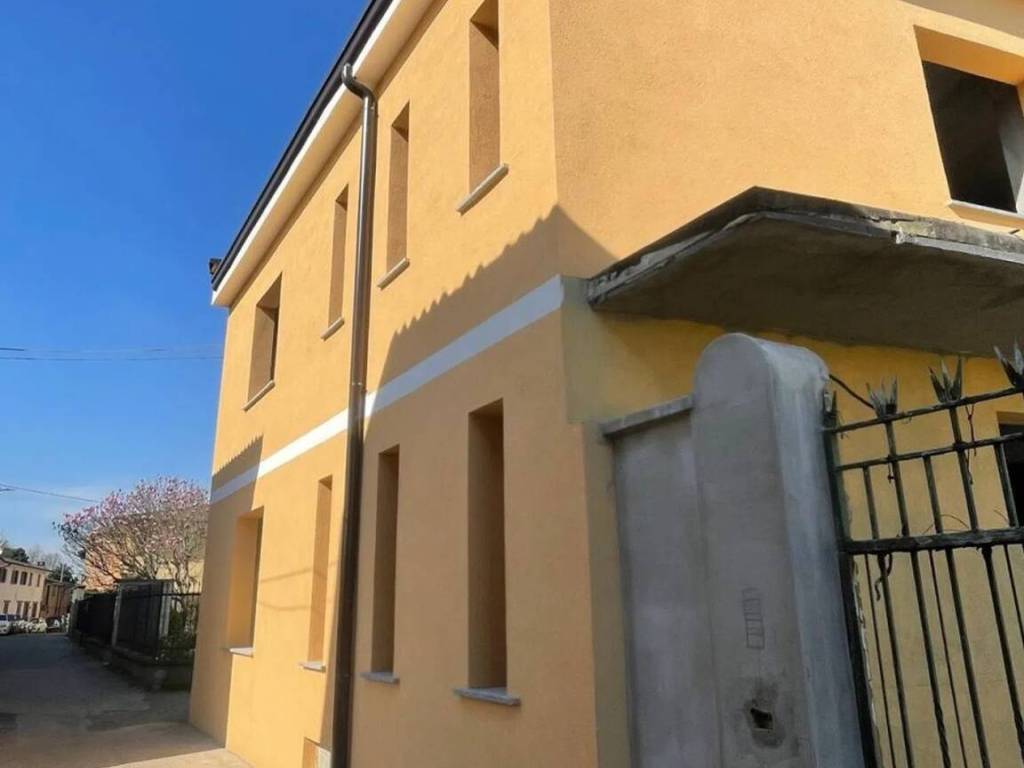 casa indipendente in vendita a Pavia in zona Cassinino