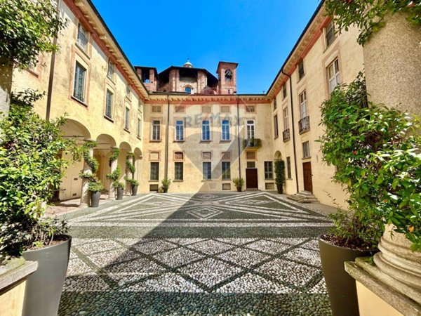 appartamento in vendita a Pavia in zona Centro Città