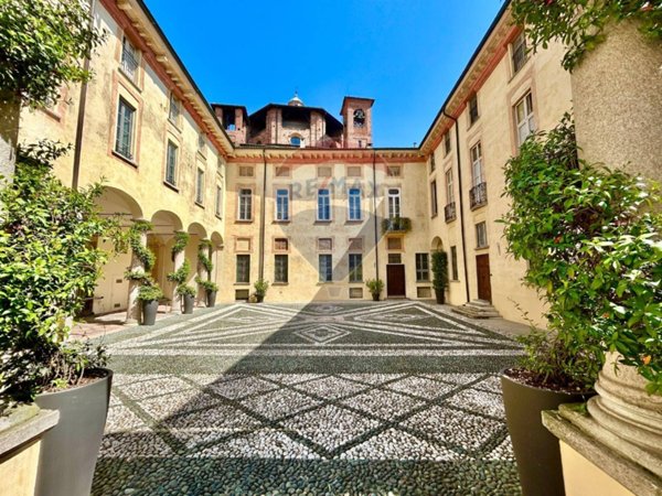appartamento in vendita a Pavia in zona Centro Città