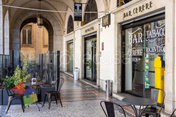 negozio in vendita a Pavia in zona Centro Città