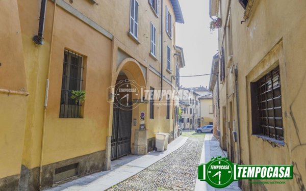 appartamento in vendita a Pavia in zona Centro Città