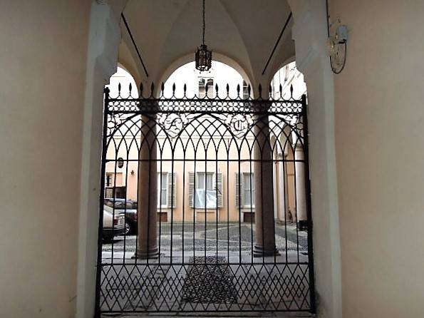 appartamento in vendita a Pavia in zona Centro Città