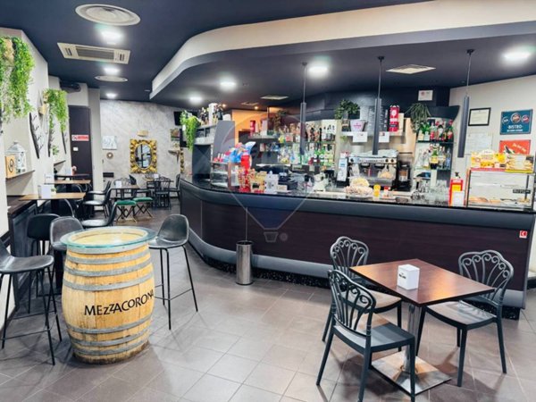negozio in vendita a Pavia in zona Centro Città