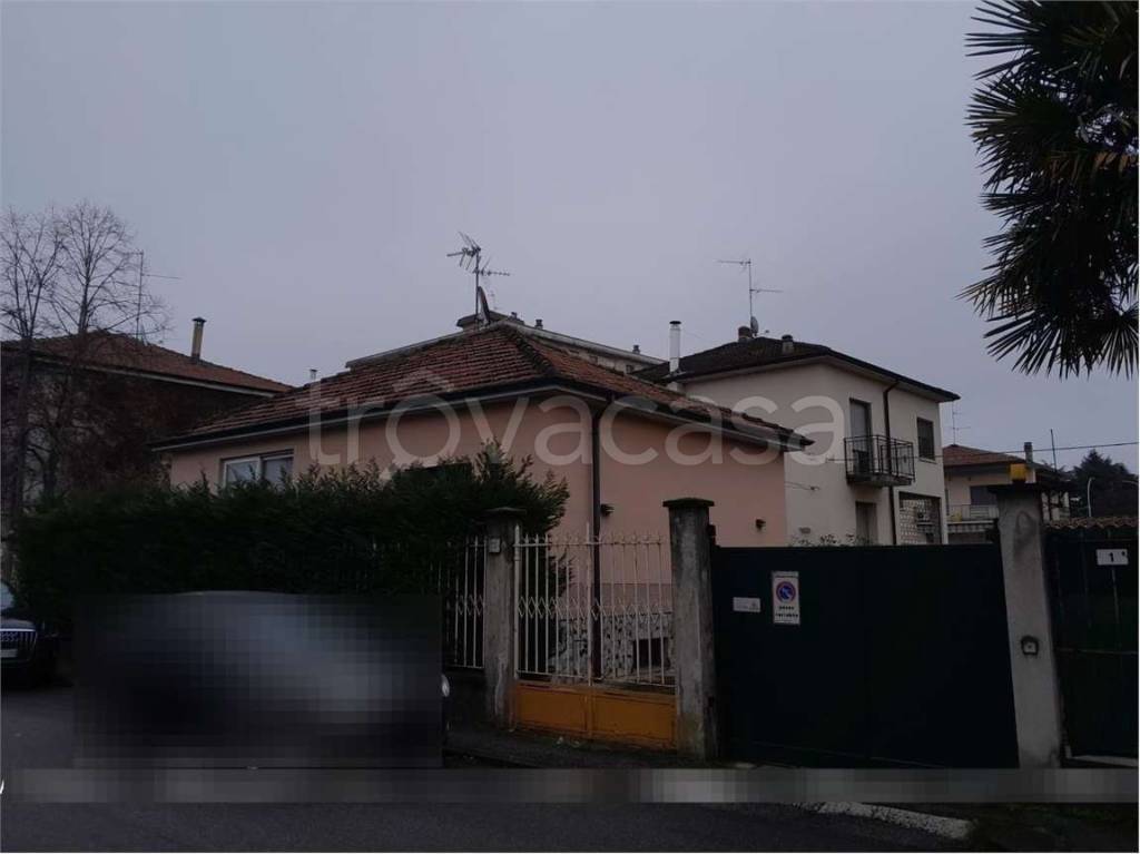casa indipendente in vendita a Pavia