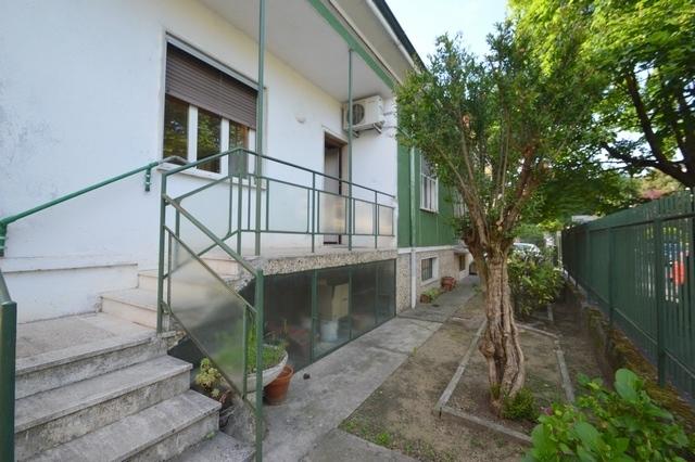 casa indipendente in vendita a Pavia in zona Vallone
