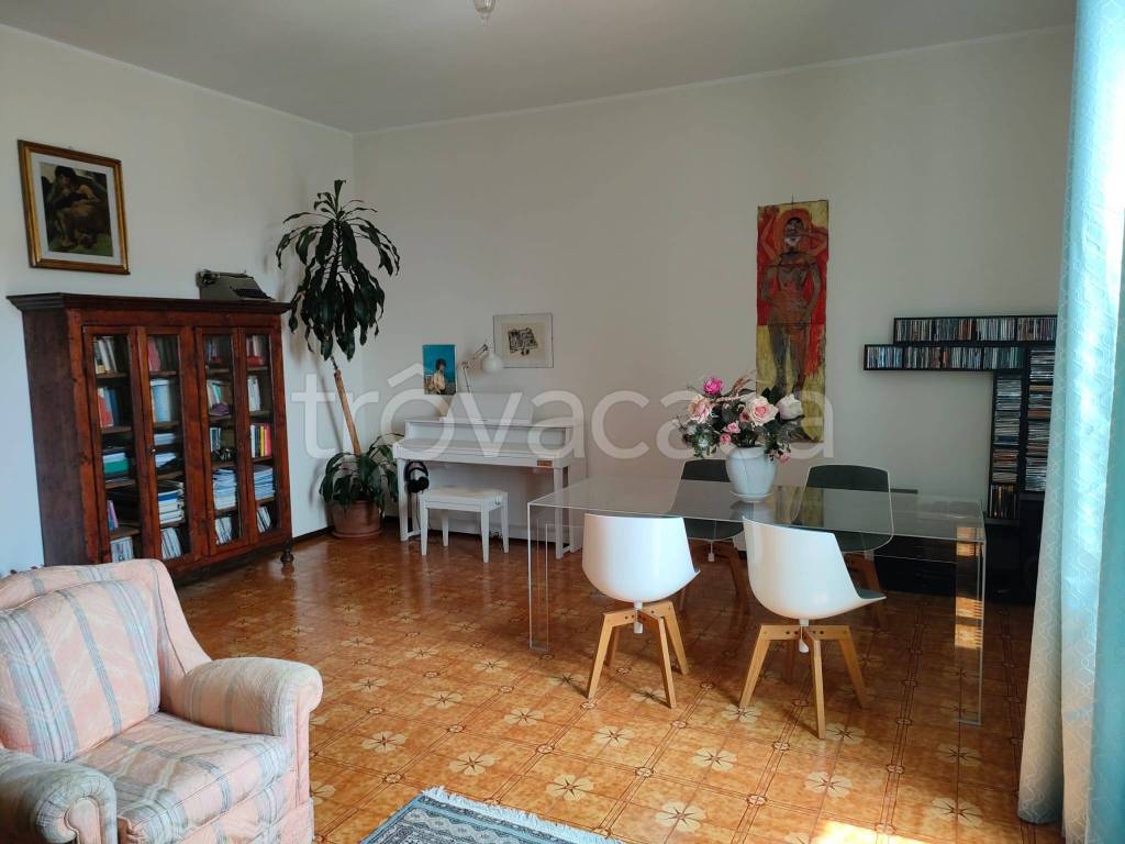 appartamento in vendita a Pavia in zona Pompieri