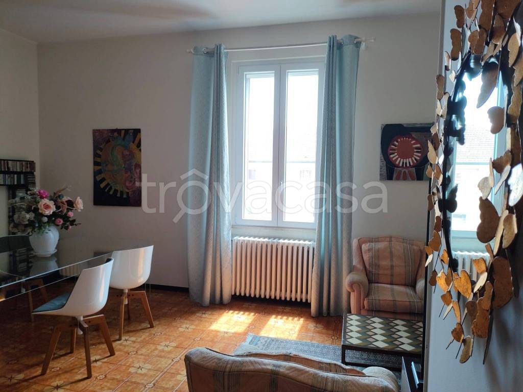 appartamento in vendita a Pavia in zona Pompieri