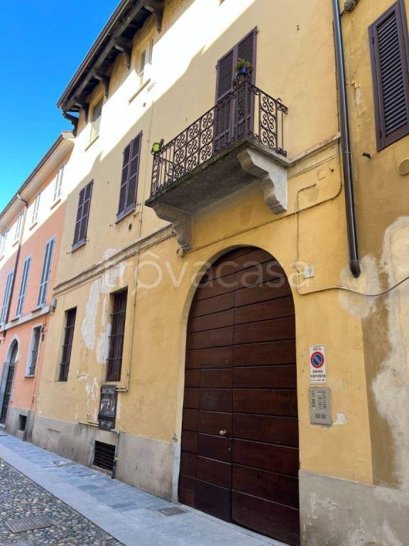 appartamento in vendita a Pavia in zona Centro Città