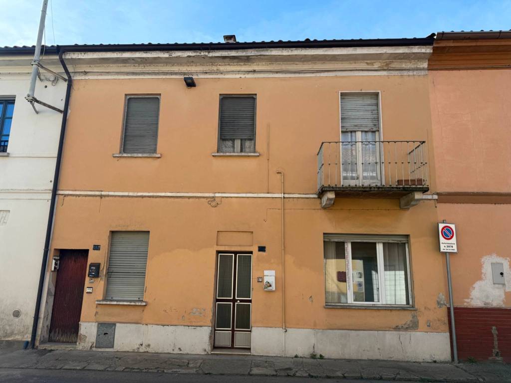 casa indipendente in vendita a Pavia in zona Mirabello