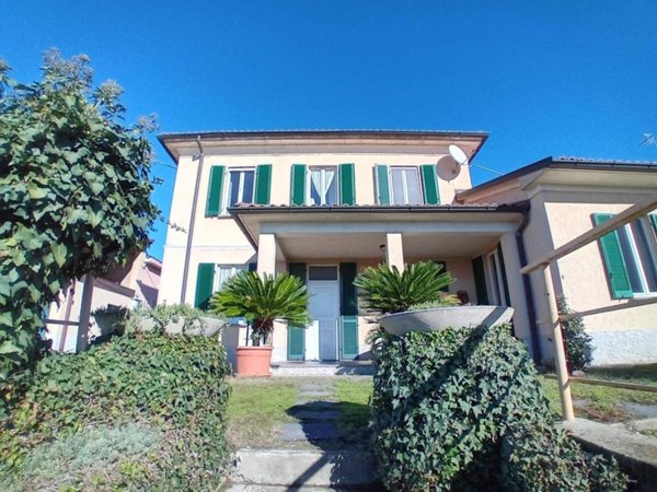 casa indipendente in vendita a Pavia