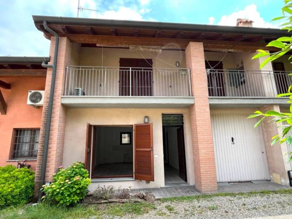 appartamento in vendita a Pavia in zona Borgo Ticino