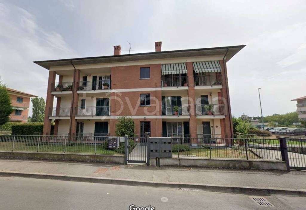 appartamento in vendita a Pavia in zona Pompieri