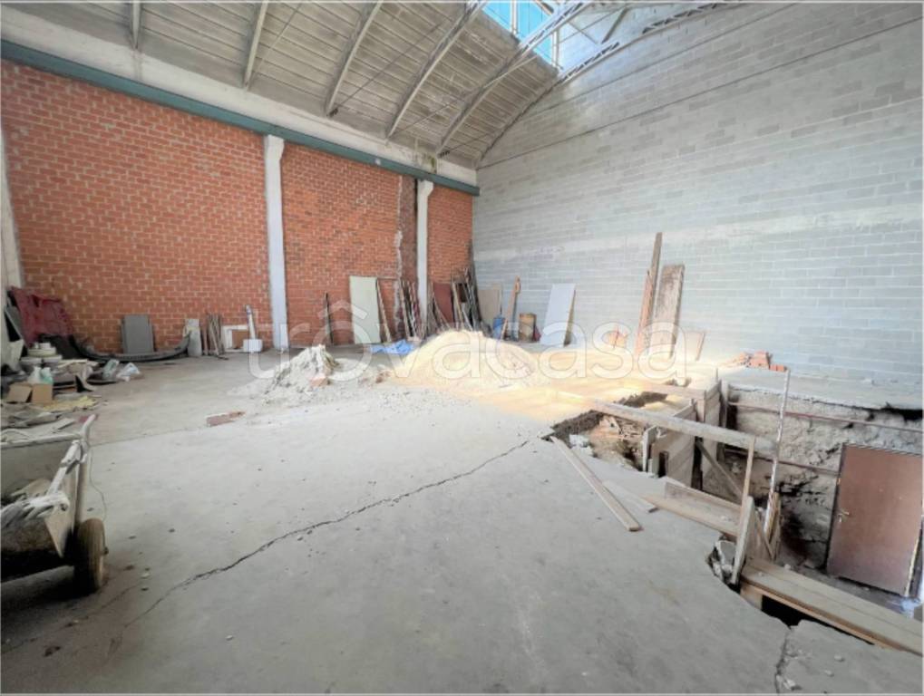 casa indipendente in vendita a Pavia in zona Pompieri