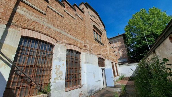 locale commerciale in vendita a Pavia in zona Città Giardino