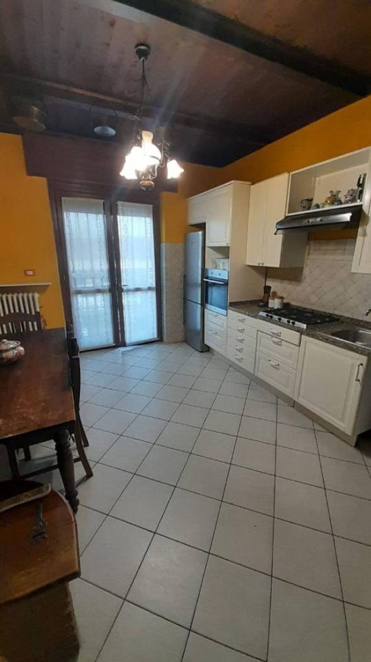 appartamento in vendita a Pavia in zona Casa sul Fiume
