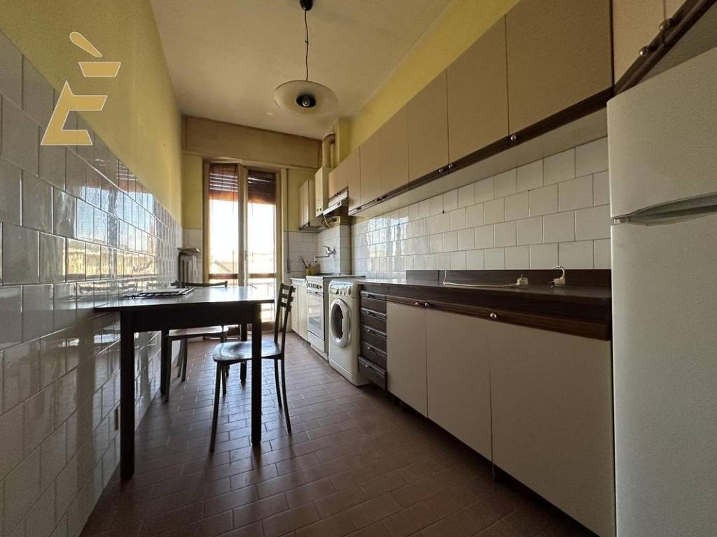 appartamento in vendita a Pavia in zona Pompieri