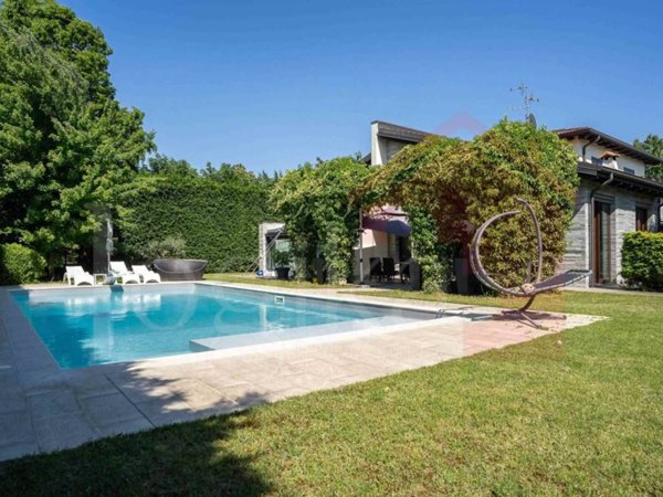 casa indipendente in vendita a Pavia in zona Vallone