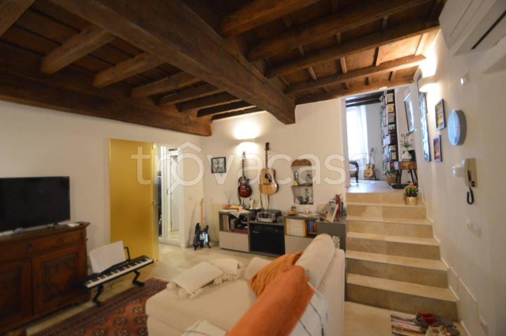 appartamento in vendita a Pavia in zona Centro Città