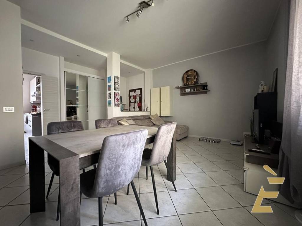 appartamento in vendita a Pavia in zona Casa sul Fiume